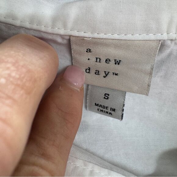 A new day 100% Cotton Eyelet Long Sleeve Button-Down Shirt - EUC - Picture 15 of 15